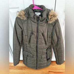 CELEBRITY PINK- Faux-Fur-Trim Green Puffer Coat- size Small -NWT